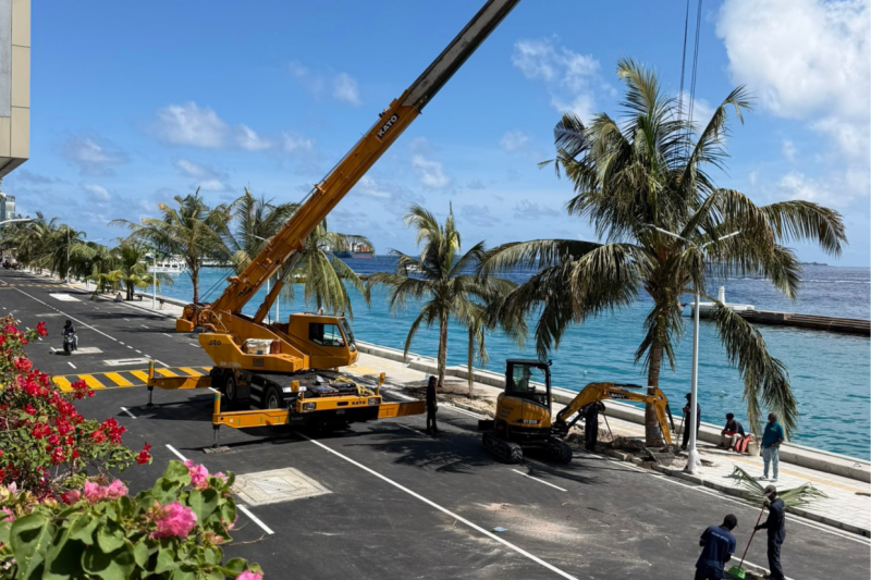 ބޮޑުތަކުރުފާނު މަގުގެ އަލަށް ހެދި ބައިގައި އިންދަނީ ދިވެހި ރުއް