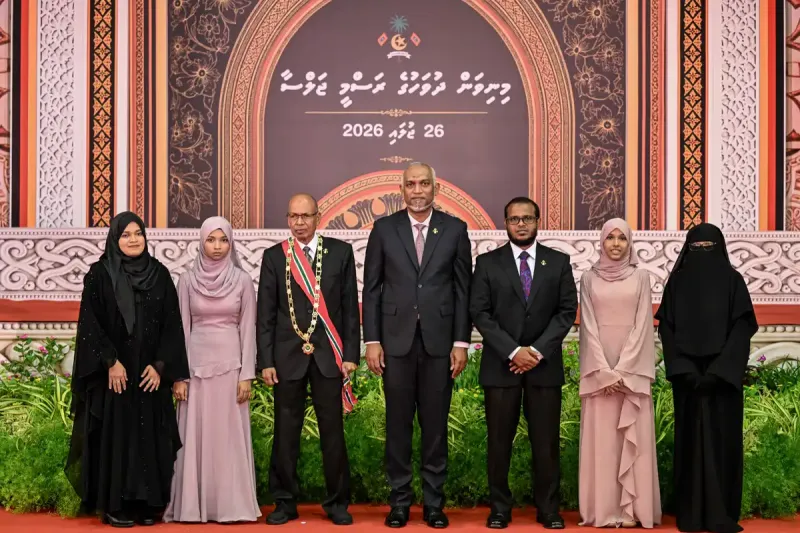 ރައީސުލްޖުމްހޫރިއްޔާ، ނިޝާން ޢިއްޒުއްދީނުގެ ޢިއްޒަތުގެ ވެރިކަން، އަލްއުސްތާޛު އިބްރާހީމް ރަޝީދު މޫސާއަށް އަރުވައިފި
