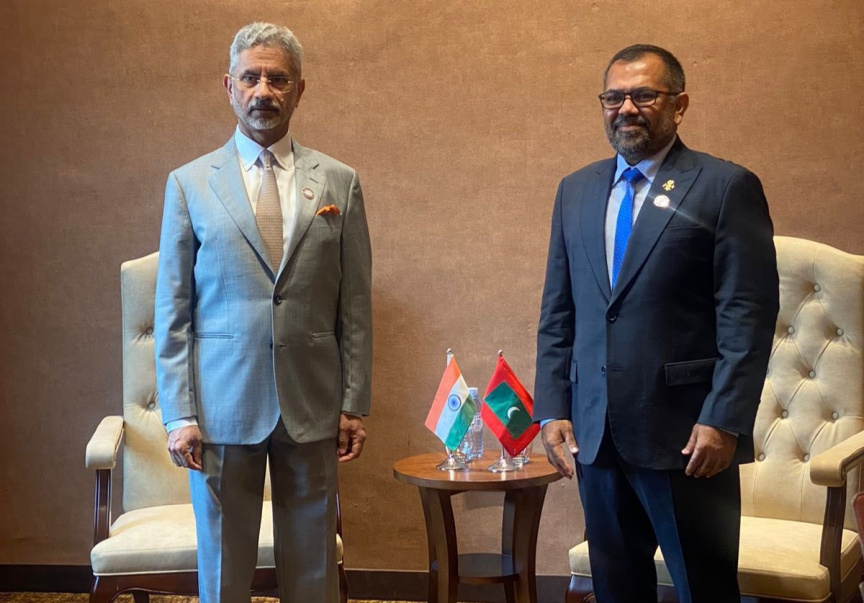 ޚާރިޖީ ސިޔާސަތުގެ ނަޒަރިއްޔާތުން، ރާއްޖެއަށް ކުރިމަތިވެފައިވާ ޑޮލަރުގެ ބޮޑު ކާރިސާ!