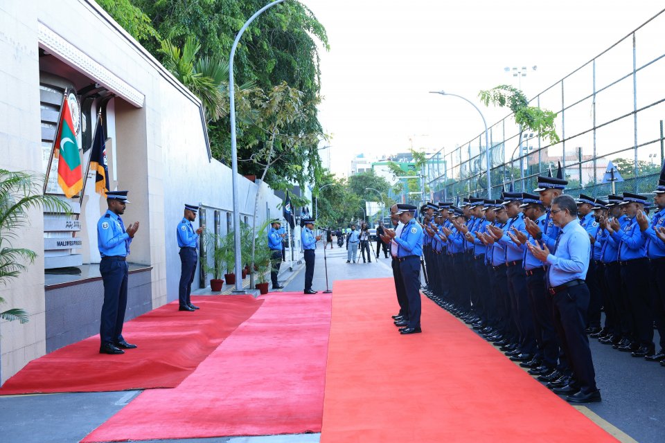 ޕޮލިސް މެމޯރިއަލް ޑޭ: މެމޮރީ ވޯލްގައި ގާޑް މައުންޓްކޮށްފި