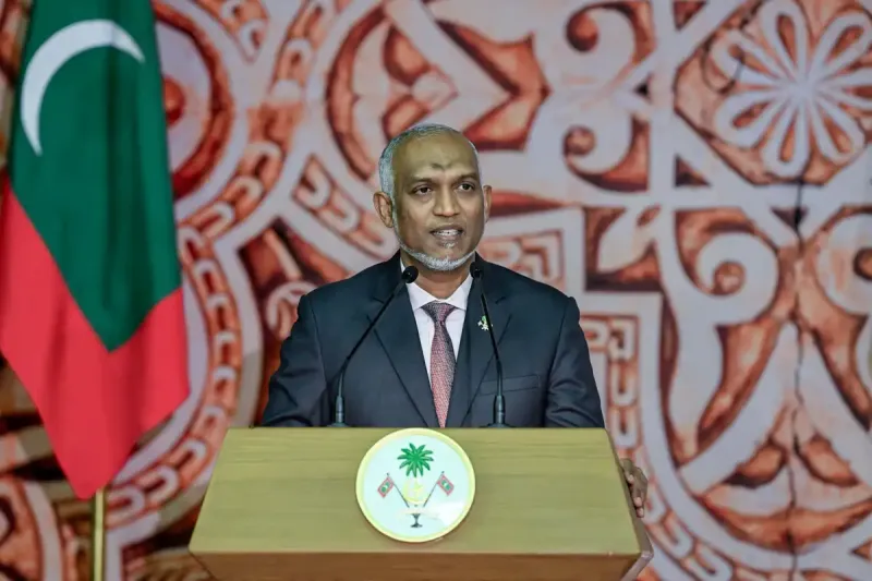 ގިނަ އަދަދެއްގެ ޑިޕްލޮމޭޓުން މިނިވަން ދުވަހުގެ ރަސްމިއްޔާތައް ރާއްޖެ ވަޑައިގަތީ އަދުގެ ސަރުކާރުން ދިވެހީންނަށް އިސްކަން ދިނުމުގެ ޚާރިޖީ ސިޔާސަތު ގެންގުޅޭތީ ކަމަށް ރައީސް މުއިއްޒު ވިދާޅުވެއްޖެ