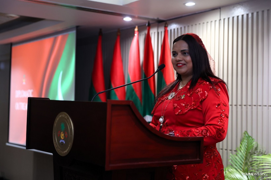 ރާއްޖޭގައި ތިއްބެވި އެކި ޤައުމުތަކުގެ މަންދޫބުންނާ ޚާރިޖީ ވަޒީރު ބައްދަލުކުރައްވައިފި