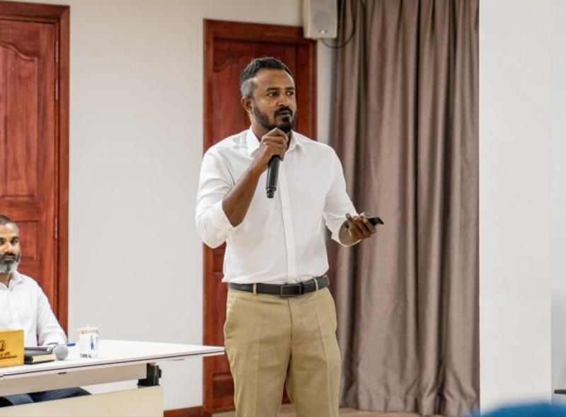 ތިލަފުށީގައި އެނދި ކުނިތައް ކުނބުރުދުއަށް ގެންދިއުން ބަލައެއް ނުގަނެވޭނެ: މޭޔަރު އާތިފް