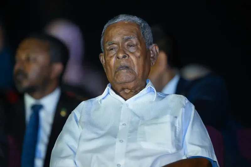 ޑޮލަރުގެ އަގު ދަށަކަށް ނުދާނެ، އެއީ ސަރުކާރަށް ވެސް ކުރެވޭނެ ކަމެއް ނޫން: އުއްޗު