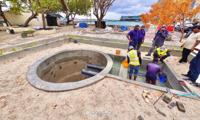 ބޮޑުތަކުރުފާނުމަގުގައި ފެންބޮޑުވަނީ ޕަމްޕު ސްޓޭޝަންގެ މަސައްކަތް ނުނިމޭތީ