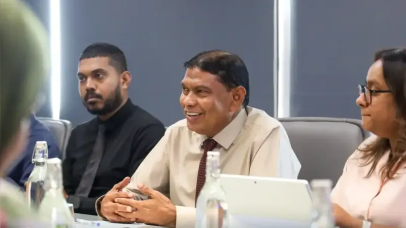އިންހައުސް މަސައްކަތުގައި އުޅުނު މީހުންގެ ތެރެއިން އިތުރަށް 2 ލައްކަ ރުފިޔާ ދީފައިވާ މީހުންގެ އަތުން އެ ފައިސާ އަނބުރާ ހޯދަން މަޖިލީހުން ފެނަކަ އަށް އަންގައިފި