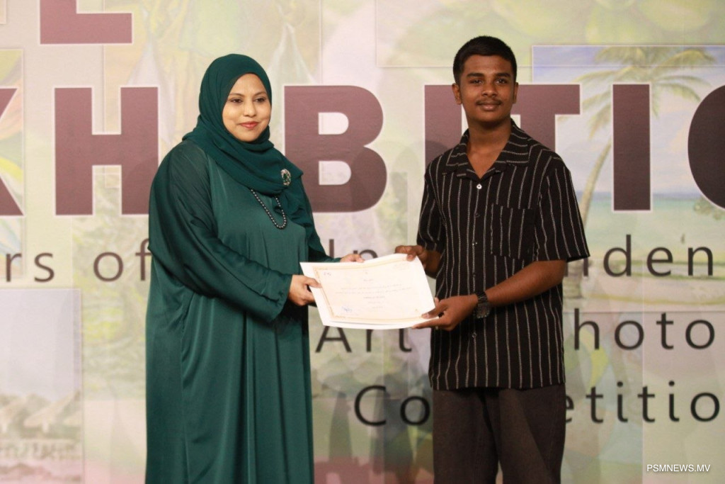 "ކުރެހުމާއި ފޮޓޯގްރަފީގެ ތެރެއިން ޤައުމީ ޖިހާދުތަކުގެ ހަނދާންތައް އާލާކުރެވޭނެ"