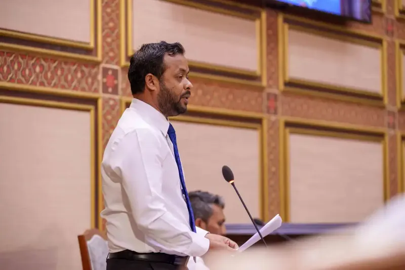 2025 ވަނަ އަހަރުގެ ސުވާލަކަށް ޖަވާބުދެއްވަމުން މިނިސްޓަރު މުއްތަލިބު: "އެޖެންޑާ ކުރެވޭލެއް ލަސްވުމަކީ އަޅުގަނޑު ޒިންމާވާން ޖެހޭ ކަމެއް ނޫން"