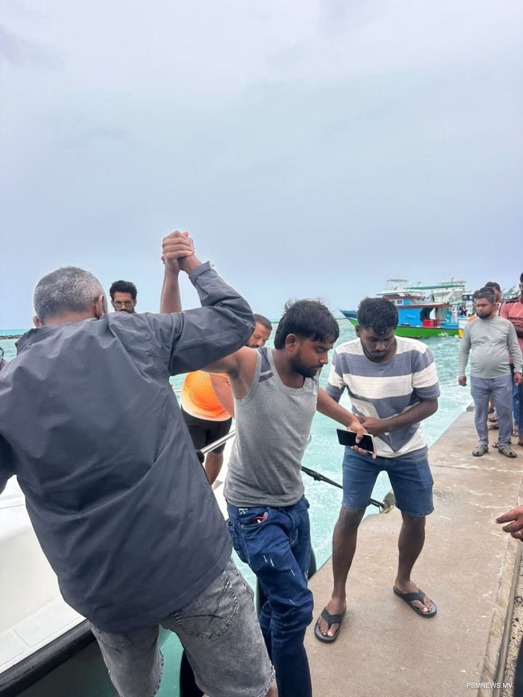 ކޮޅުވެއްޓި ބަންޑުންޖަހާލުން: ދެ މީހުން އަދިވެސް ނުފެނޭ