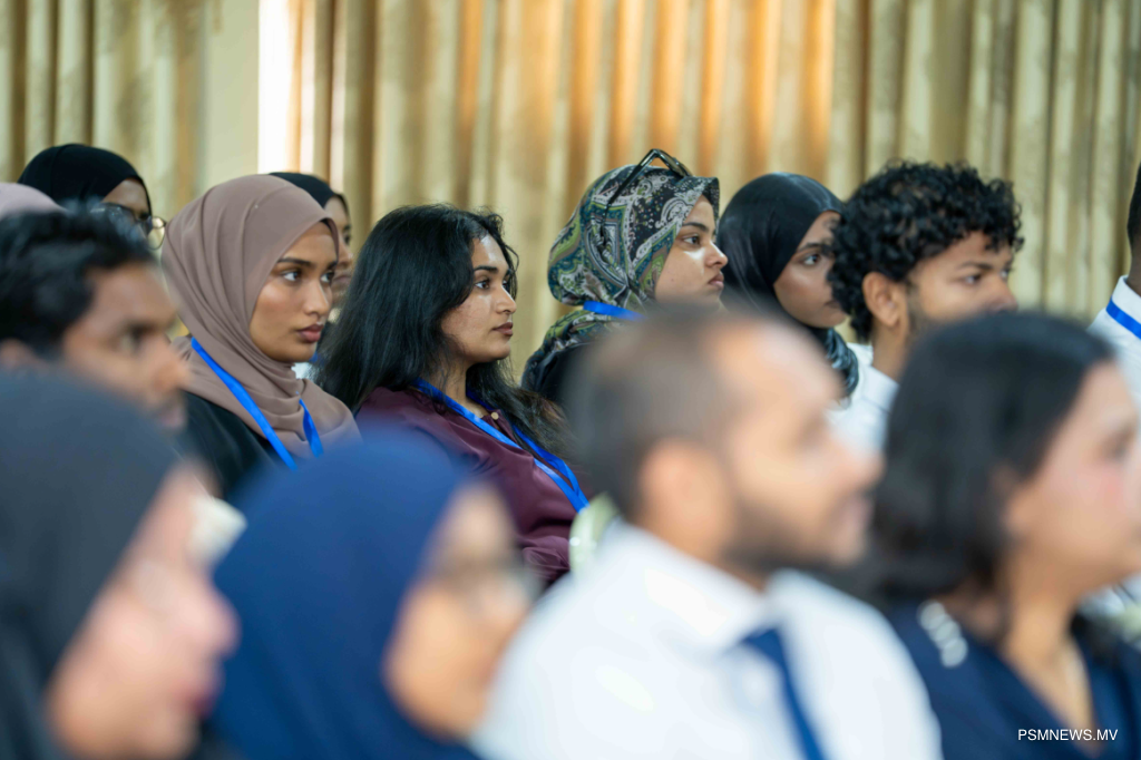ޕްރެކްޓިސް ޕާލިމަންޓް ފޯ ޔޫތު 38 ބައިވެރިންނާއެކު ފަށައިފި