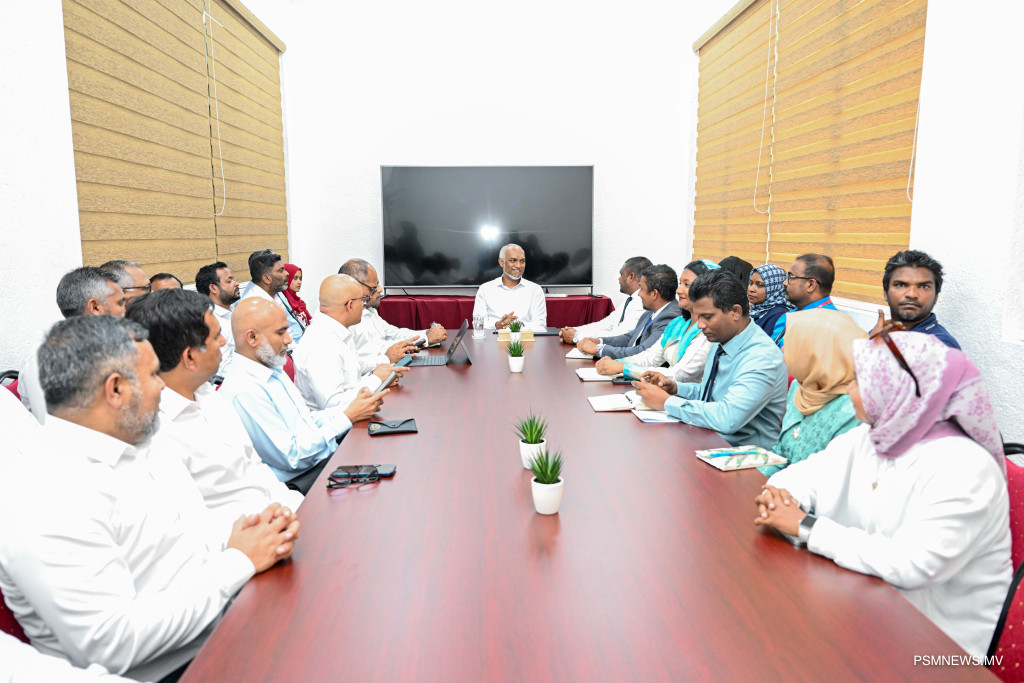 އުކުޅަހަށް ކުރެއްވި ދަތުރުފުޅަށްފަހު ރައީސްގެ ދެކަނބަލުން މާލެ ވަޑައިގެންފި