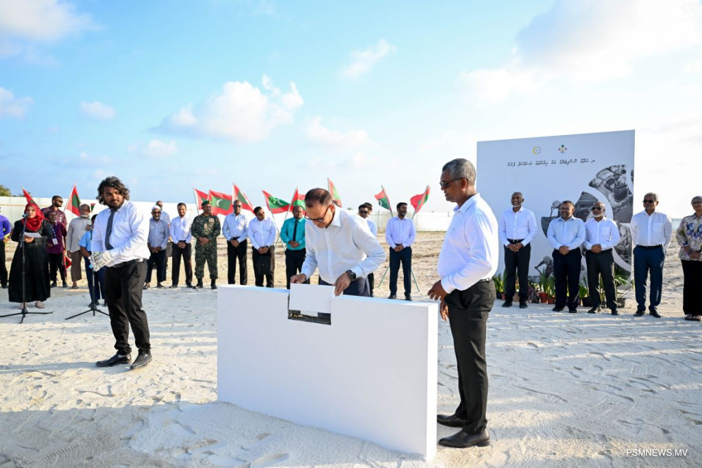 ދ.އަތޮޅު ހޮސްޕިޓަލުގެ އައު އިމާރާތް އަޅަން ބޭނުންވާ ސާމާނު ގެންގޮސްފި