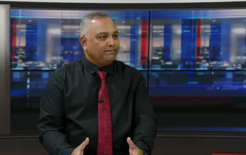 ޕާޕާގެ ސުވާލެއް: ޔާމީނުގެ ވެރިކަން ހިންގައިދިނީ މުއިއްޒުކަމަށްވާނަމަ، މިއަދު އެންމެ މަޝްރޫއުގަނޑެއް ވެސް ނިންމައިނުދެވިގެން އުޅެނީ ކީއްވެތޯ؟