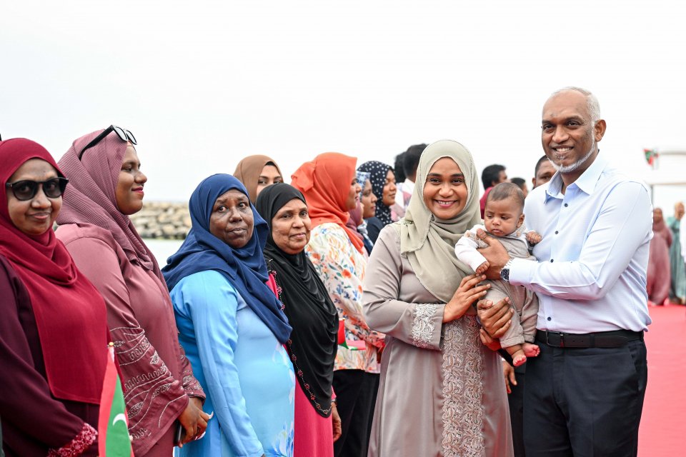 ރައީސްގެ ދެކަނބަލުން އުކުޅަހަށް ވަޑައިގެންފި