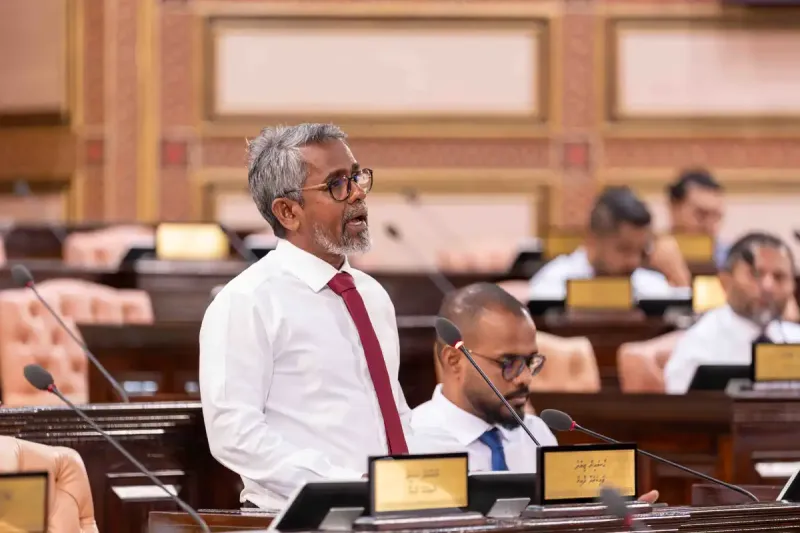 މެންބަރުން ތިބީ އަޅުންގެ ގޮތުގައި ބަނދެވިފައި، އެގޮތުގައި ތިބެ ރައްޔިތުންގެ ޙައްގުގައި ވަކާލާތެއް ނުކުރެވޭނެ: މެންބަރު ޒިޔާދު