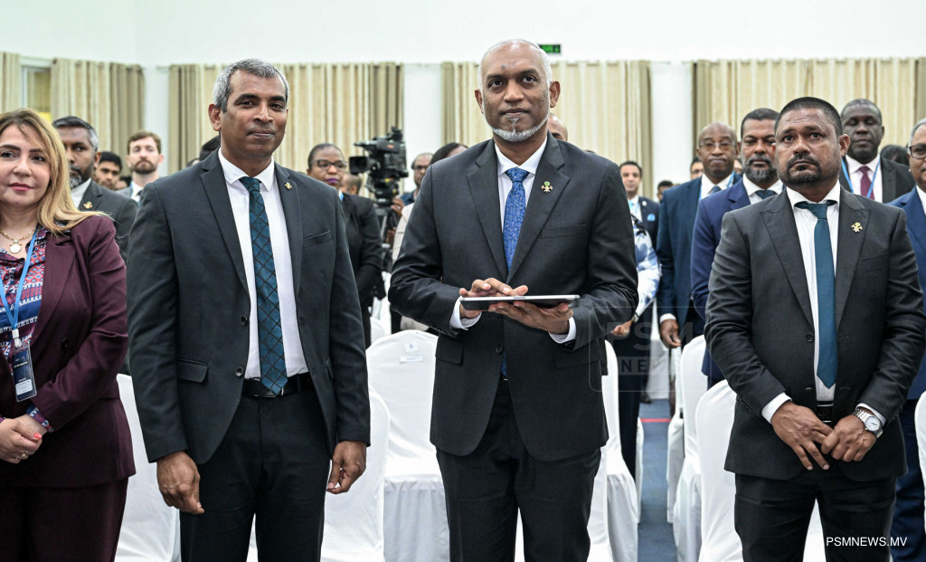 އުކުޅަހަށް ކުރެއްވި ދަތުރުފުޅަށްފަހު ރައީސްގެ ދެކަނބަލުން މާލެ ވަޑައިގެންފި