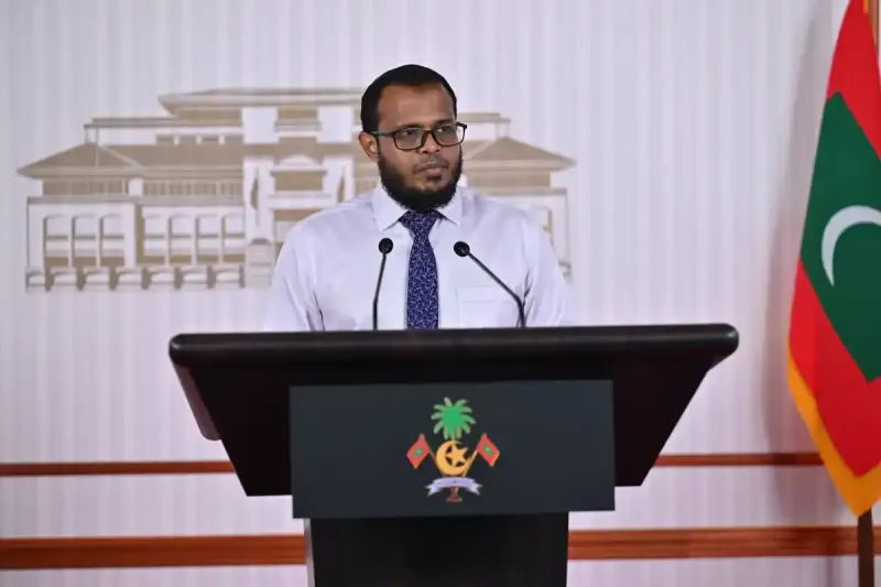 މަސައްކަތް ހަވާލުކުރިތާ އަހަރަކަށްވުރެ ގިނަ ދުވަސްވީއިރު ވެސް، ކިހާދޫ ކުނީގެ މަރުކަޒުގެ މަސައްކަތް ނުފެށި އޮތީ ޤާބިލު މީހުން ނުލިބިގެންކަމަށް މިނިސްޓަރު ވިދާޅުވެއްޖެ