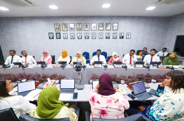 ރައްޔިތުންގެ ބައްދަލުވުންތަކުގެ ހަރަދު ވަރަށް ބޮޑަށް ކުޑަކޮށްފިން: އާޒިމް
