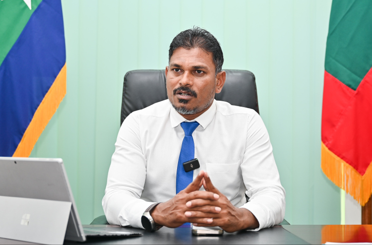 ތިނަދޫގެ އާބާދީ އޮޅުވާލި ކަމުގެ ތުހުމަތަށް ސައުދު ޕޮލިހަށް ހާޒިރުކޮށްފި