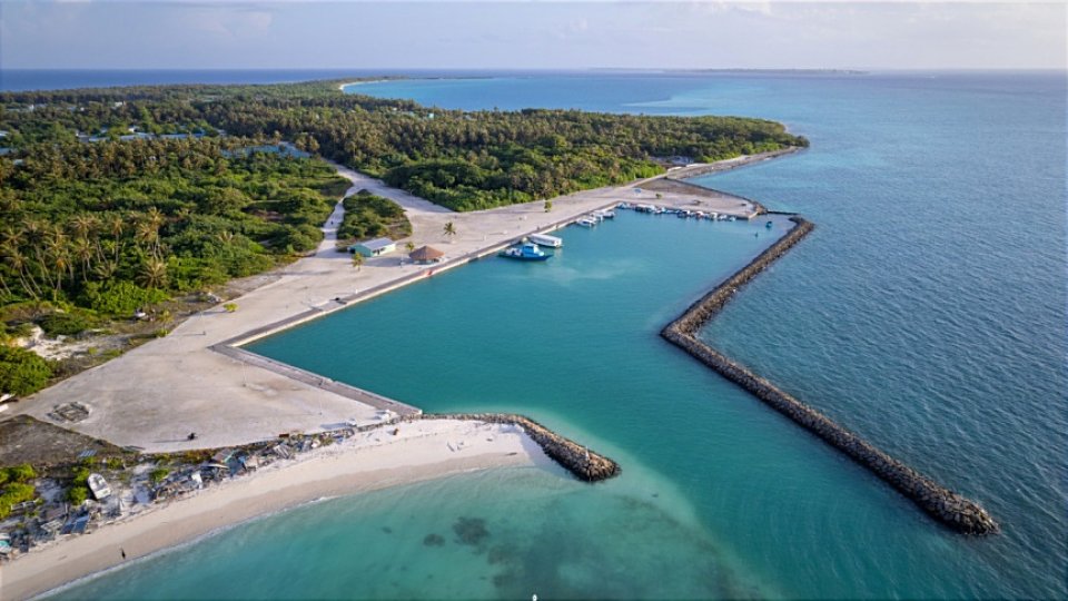 ފަރަށް އެރި ދޯނީގައި ތިބި މީހުން ނޮޅިވަރަންފަރަށް ގެންގޮސްފި