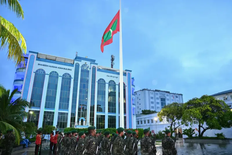 ޤައުމީ ދުވަހުގެ މުނާސަބަތުގައި ގައުމީ ދިދަ ނެގުމުގެ ރަސްމިއްޔާތު މާލެ އާއި ރާއްޖޭގެ މީހުން ދިރިއުޅޭ ރަށްރަށުގައި ބާއްވައިފި