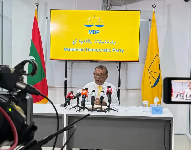10 ދުވަހުގެ ތެރޭގައި ޑޮލަރުގެ އަގު 19 ރުފިޔާއަށް ތިރިކުރުމަށް ރައީސް ނަޝީދު ސަރުކާރަށް ގޮވާލައްވައިފި