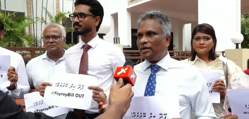 ރައީސް މުއިއްޒުގެ މޭޔަރު ކަމުގައި މާލެއިން 13،000 އަކަފޫޓުގެ ބިން 13،000 ރުފިޔާއަށް ދީފައި އެބަހުރި: މޭޔަރު އާޒިމް