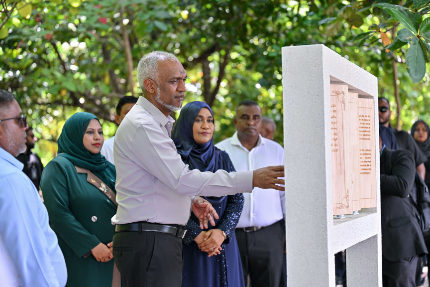 ބޮޑުތަކުރުފާނުގެ ޖިހާދުގެ މަންޒަރުތައް ދައްކުވައިދޭ އުތީމު 'ވާހަކަ ވައު' ރައީސް ހުޅުވައިދެއްވައިފި