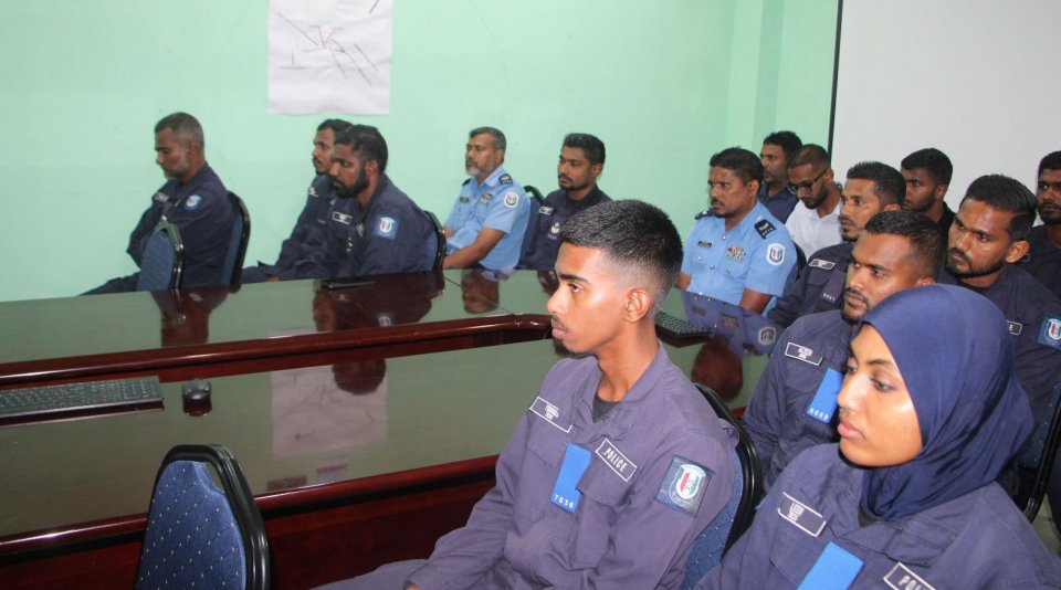 ސަޕްލައި ދޯނި އަޑިއަށް ދިޔަ ހާދިސާގައި ހަރަކާތްތެރިވި ފުލުހުންނާ މިނިސްޓަރ ބައްދަލުކުރައްވައިފި