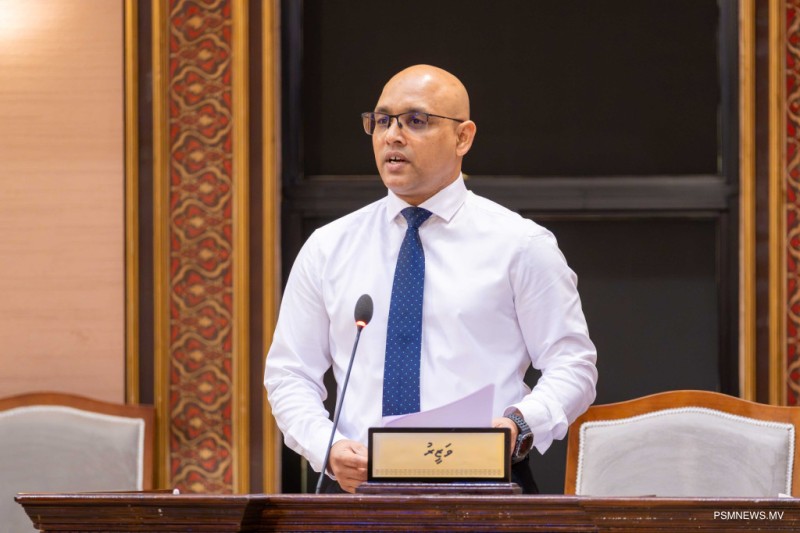 ސިޔާސީ ފިކުރަށް ބަލައިގެން ކުންފުނިތަކުން މުވައްޒަފުން ވަކިނުކުރާނެ: މާލީ ވަޒީރު