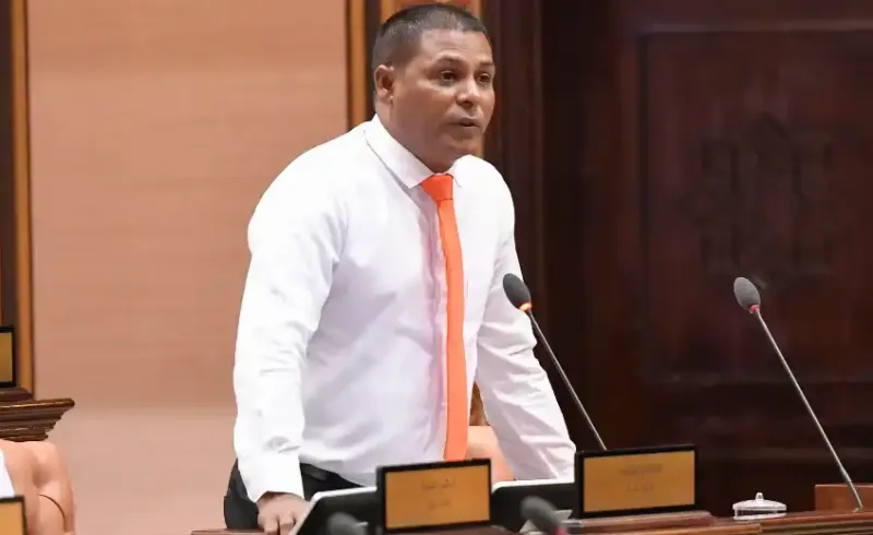 ކުދި އަދި މެދު ފަންތީގެ ވިޔަފާރިތައް މިހާރު ހުރީ "ގިއްގެޅިފައި": މެންބަރު އައްބާސް