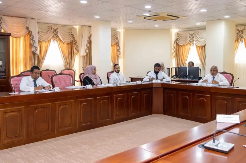 ޕްރެޝަރ ބޮޑުވެ، ކައުންސިލްގެ ބިންތައް އަތުލެވޭ އިސްލާހުގެ މަސައްކަތް ނިންމުމުގެ ސުންގަޑި ކޮމިޓީން އިތުރުކޮށްފި