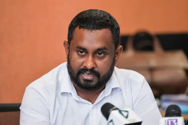 ކޯޓުތަކުގެ އިދާރީ އެންމެ އިސްވެރިޔާގެ މަޤާމަށް ނޫމަޑި މައްސަލައިގައި މުއިއްޒުގެ ވަކީލަކަށް ހުންނެވި ޝަމީމް!