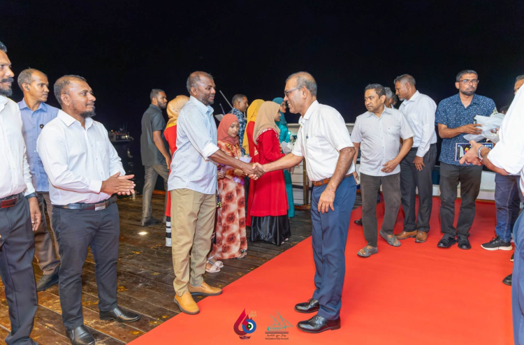 އަލުން އާބާދުވިތާ 60 އަހަރު ފުރުން ފާހަގަކުރަން ނަޝީދާއި ޔާމީން ތިނަދޫގައި