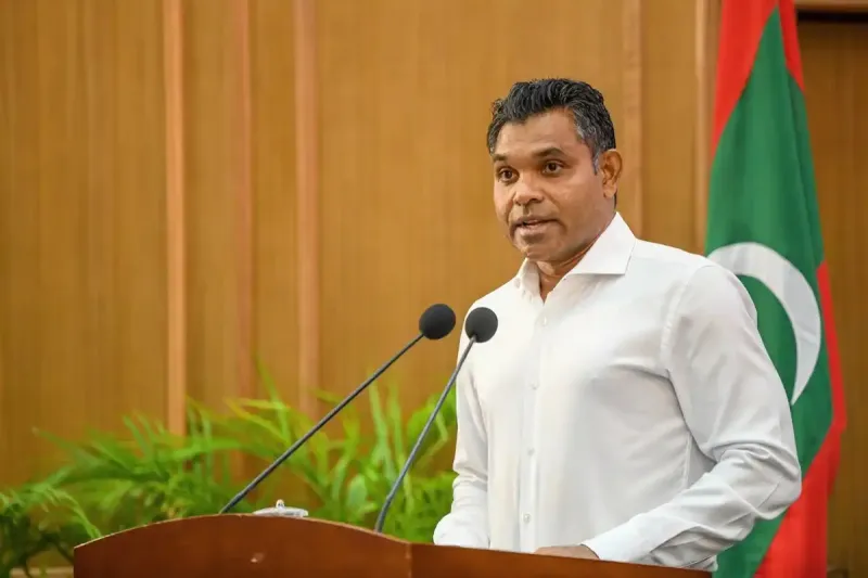 ޑޮލަރުގެ ކަޅު ބާޒާރުގެ އަގުތައް އާންމުކުރާ މީޑިއާތައް ބޮޑެތި އަދަދުތަކުން ޖޫރިމަނާ ކުރުމަށް ގާނޫނަށް ހުށަހަޅާފައިވާ އިސްލާހުތައް އަނބުރާ ގެންދަން ފައިސަލް ގޮވާލައްވައިފި