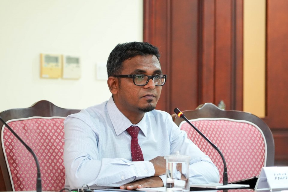ޑޮލަރުގެ މައްސަލަ ހައްލުވާނީ ރާއްޖޭގައި ހަމައެކަނި ދިވެހި ރުފިޔާ ބޭނުންކުރުން ތަންފީޒު ކުރެވިގެން: ގަވަރުނަރު