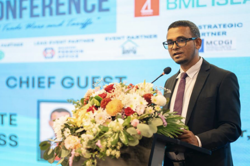 ޑޮލަރު މައްސަލަ ހައްލުވާނީ, މެކްރޯ އަސާސްތައް ހިފަހައްޓައި ބޭނުންކުރެވޭނީ ރުފިޔާ އެކަނިކަމަށް ހަދައިގެން: ގަވަރުނަރު