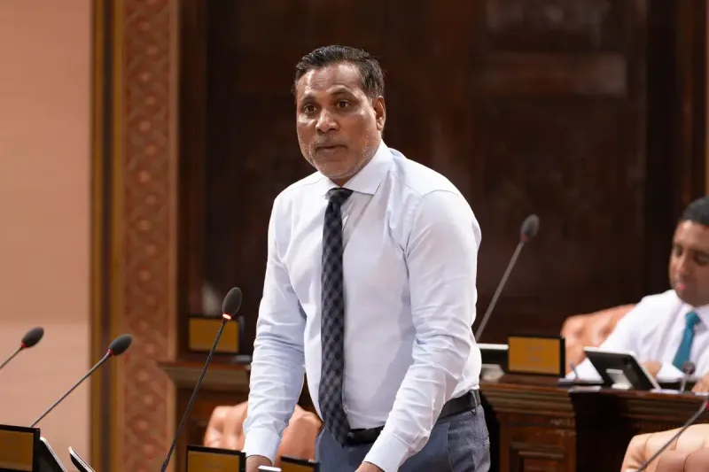 މިއަދު ރާއްޖޭގައި 76 ބިލިއަން ރުފިޔާއާ ހަމައަށް ފައިސާ އެނބުރޭ، ޑޮލަރު ޝޯޓޭޖް އައިސްގެން އުޅެނީ ބޭކާރު ހަރަދު ކުރާތީ: މެންބަރު ޝަމްހީދު
