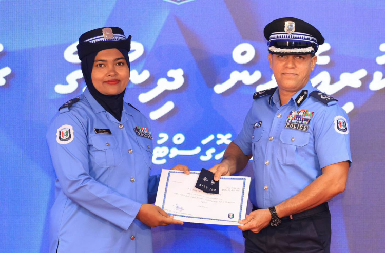 300 އަށް ވުރެ ގިނަ ފުލުހުންނަށް ޕްރޮމޯޝަން ދެނީ