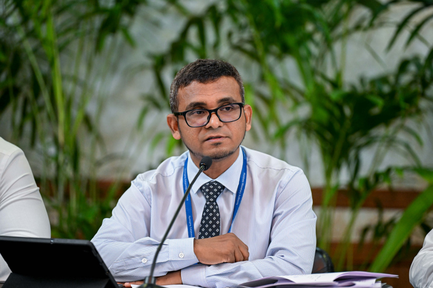 ޑޮލަރުން މުސާރަ ދިނުން ހުއްޓުވައި، ހުރިހާ މުއާމަލާތެއް ރުފިޔާއިން ކުރާ ގޮތަށް 2030ވަނަ އަހަރާ ހަމައަށް ބަދަލުކުރަނީ