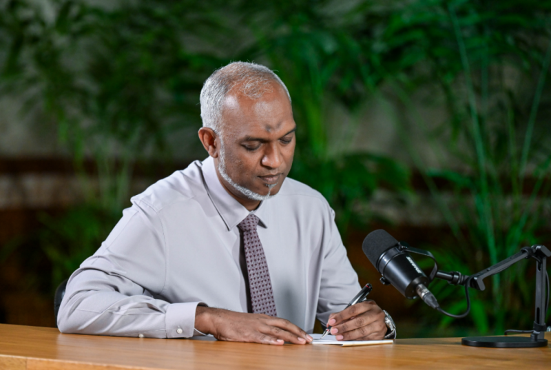 ޑޮލަރުގެ ސިޔާސަތުތައް ދިފާއުކުރައްވައި ރައީސް: "ބަދަލުތައް ގެންނަނީ ދިރާސާ ކުރުމަށްފަހު، ނަތީޖާ ފެންނާނެ"