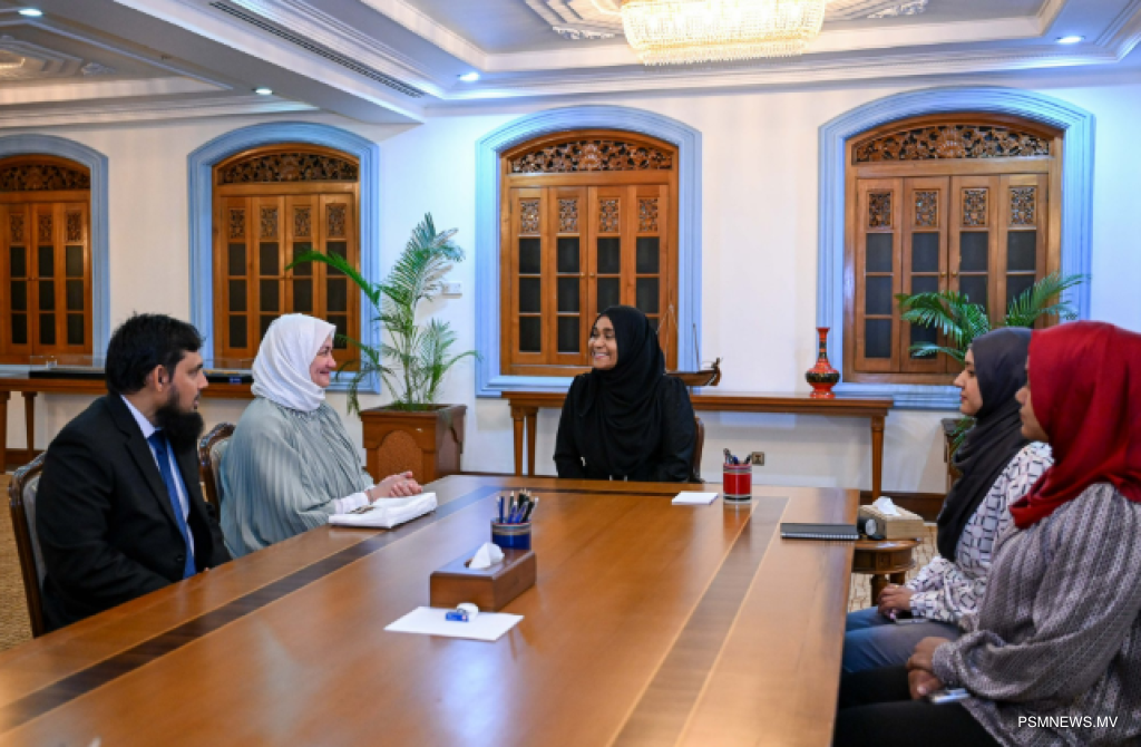 ރައީސްގެ އަނބިކަނބަލުން، ޑރ.ނަހުލާއާ ބައްދަލުކުރައްވައިފި