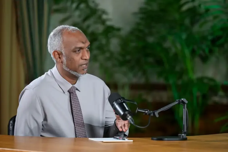 ފޯޅަވަހީގެ ސިޔާދަތީ މިލްކުވެރިކަމާބެހޭ މައްސަލައިގެ މަޝްވަރާއަށް ވަޑައިގަތުމަށް އިނގިރޭސި ބޮޑުވަޒީރަށް ރައީސް ދައުވަތު ދެއްވައިފި