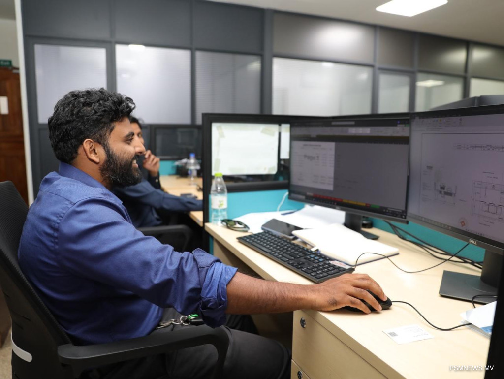 ޝައްފާން: ފިޒިކްސް އާއި ހިސާބަށް ކުރި ލޯބި، ނިމުނީ އިންޖިނޭރަކަށްވެގެން