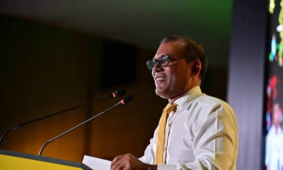 މިސަރުކާރު މި ގެންދަނީ ރާއްޖެ ބަނގުރޫޓު ކުރަމުން: ނަޝީދު