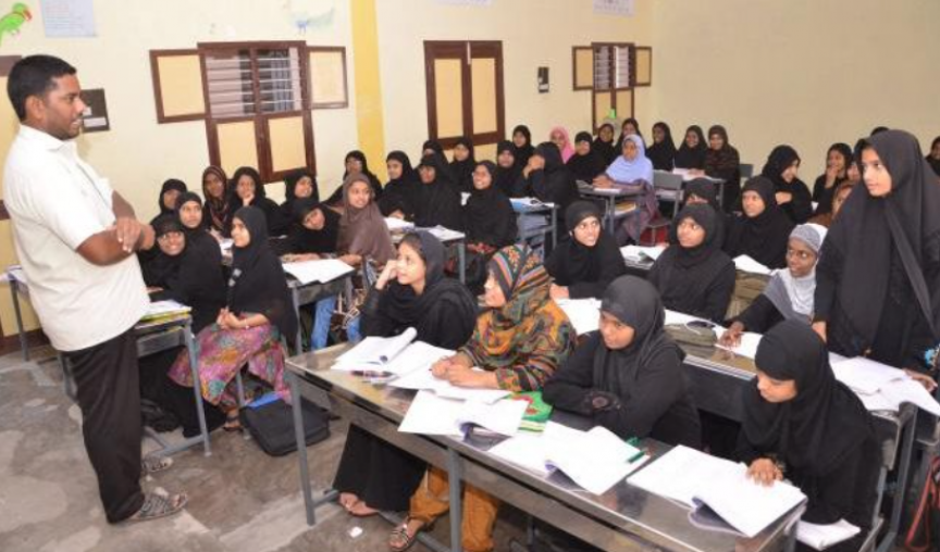 ވިޖޭގެ ސަރުކާރުން ޓެމިލްނާޑޫގެ މުސްލިމް އަންހެނުންނަށް ކޮލެޖު ފީ މުޅިން ދައްކައިދޭ ސްކީމެއް ގާއިމުކޮށްފި