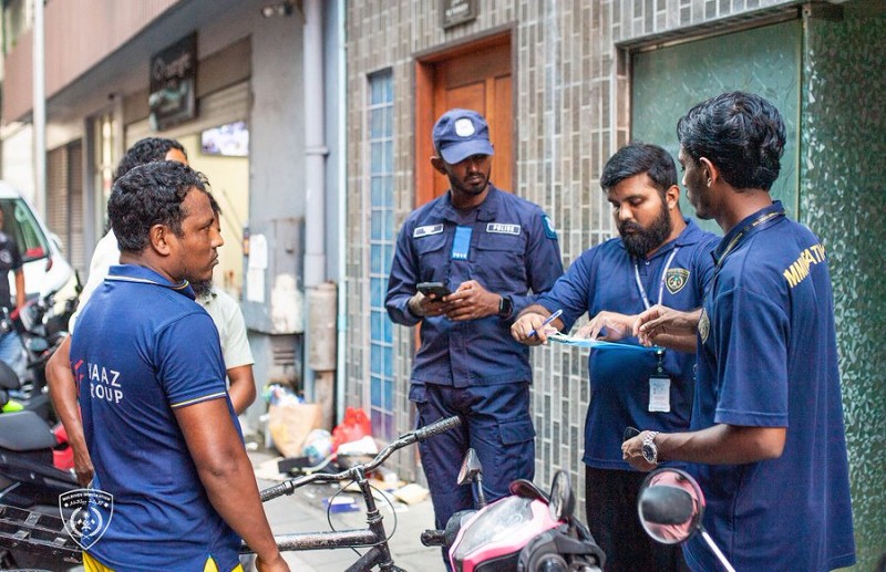 ޖުމްލަ 426 ބިދޭސީން ބަލައި ފާސްކޮށް، ގަވާއިދާ ޚިލާފަށް އުޅުނު 13 މީހަކު އިމިގްރޭޝަނުގެ ބެލުމުގެ ދަށަށް