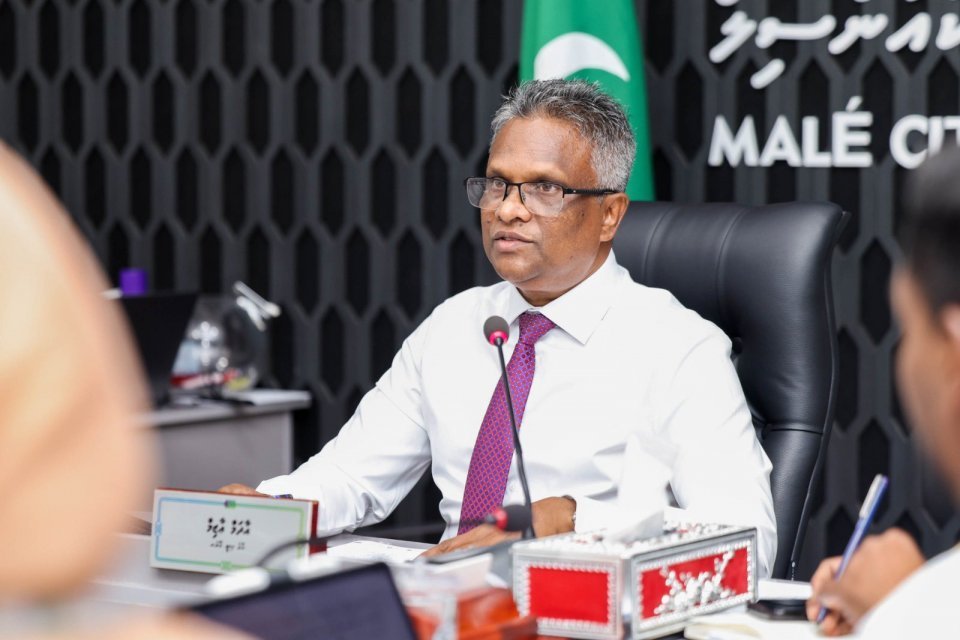 ދަތުރުފަތުރުގެ ގާނޫނަށް ގެނައި އިސްލާޙާ ގުޅިގެން މޭޔަރުގެ ކަންބޮޑުވުން!