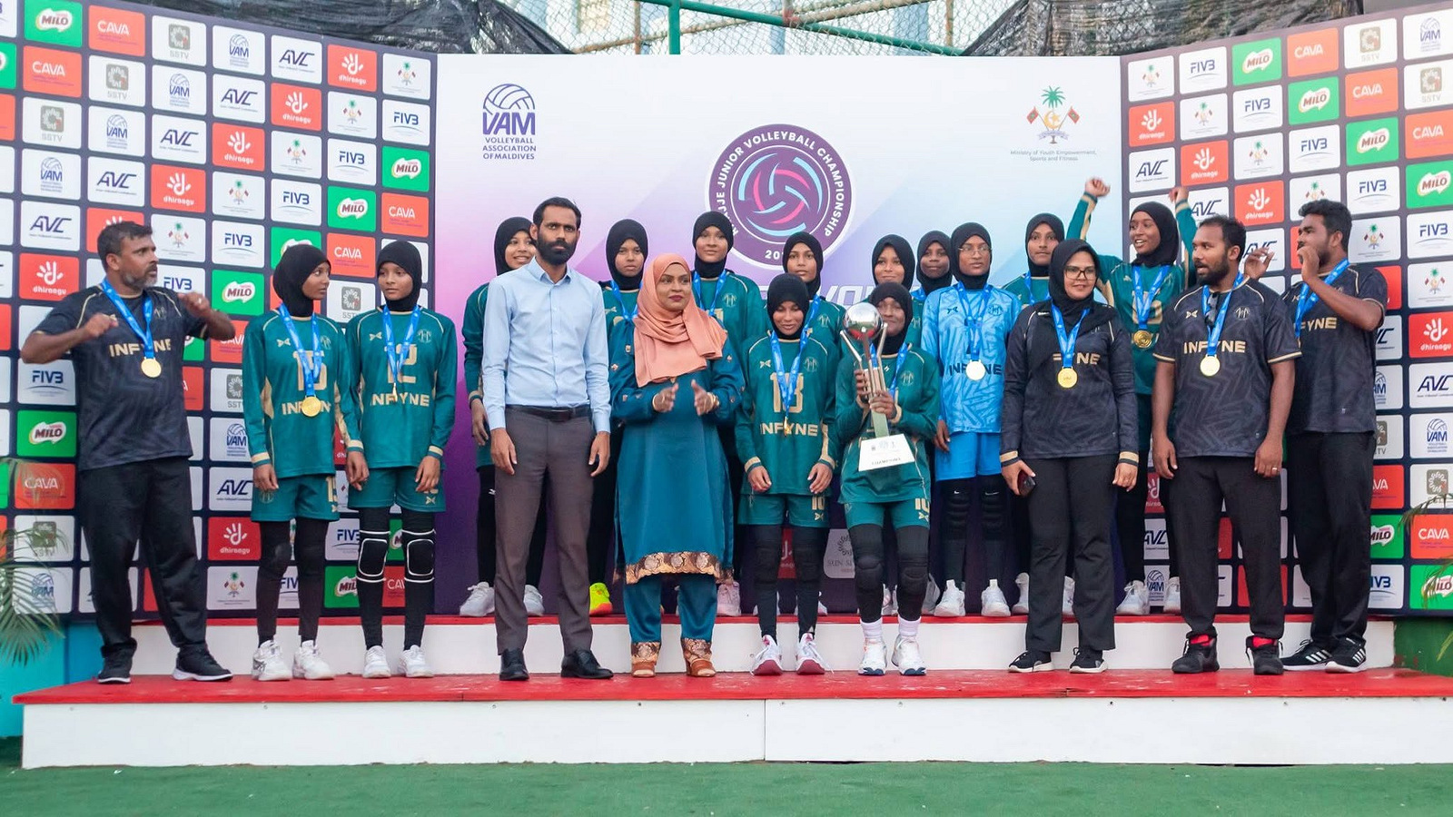 ވޮލީ ޖޫނިއާ ޗެމްޕިއަންޝިޕް: 14 އަހަރުން ދަށުގެ ދެ ޑިވިޝަންގެ ތަށި އދ. އަތޮޅު ސްކޫލަށް