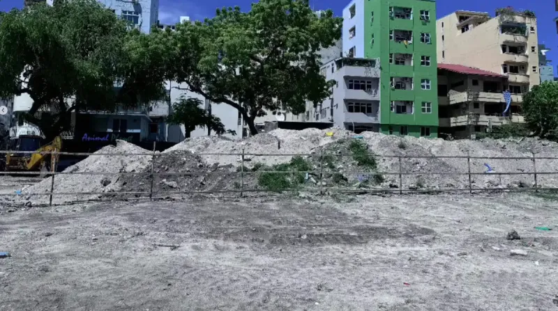 ކައުންސިލުން ބާ ޖަމާލުއްދީނުގައި ކުރާ މަސައްކަތްތައް ހުއްޓާލަން އެންގީ ރައްޔިތުންނަށް ފަސޭހައެއް ވާން ސަރުކާރުން ބޭނުން ނުވާތީ: މޭޔަރު އާޒިމް